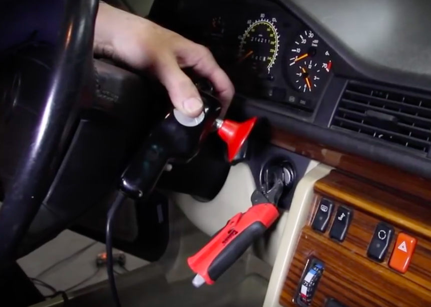 How to "Unstick" a Stuck Ignition Key on a 1973 to 1995 Mercedes Benz